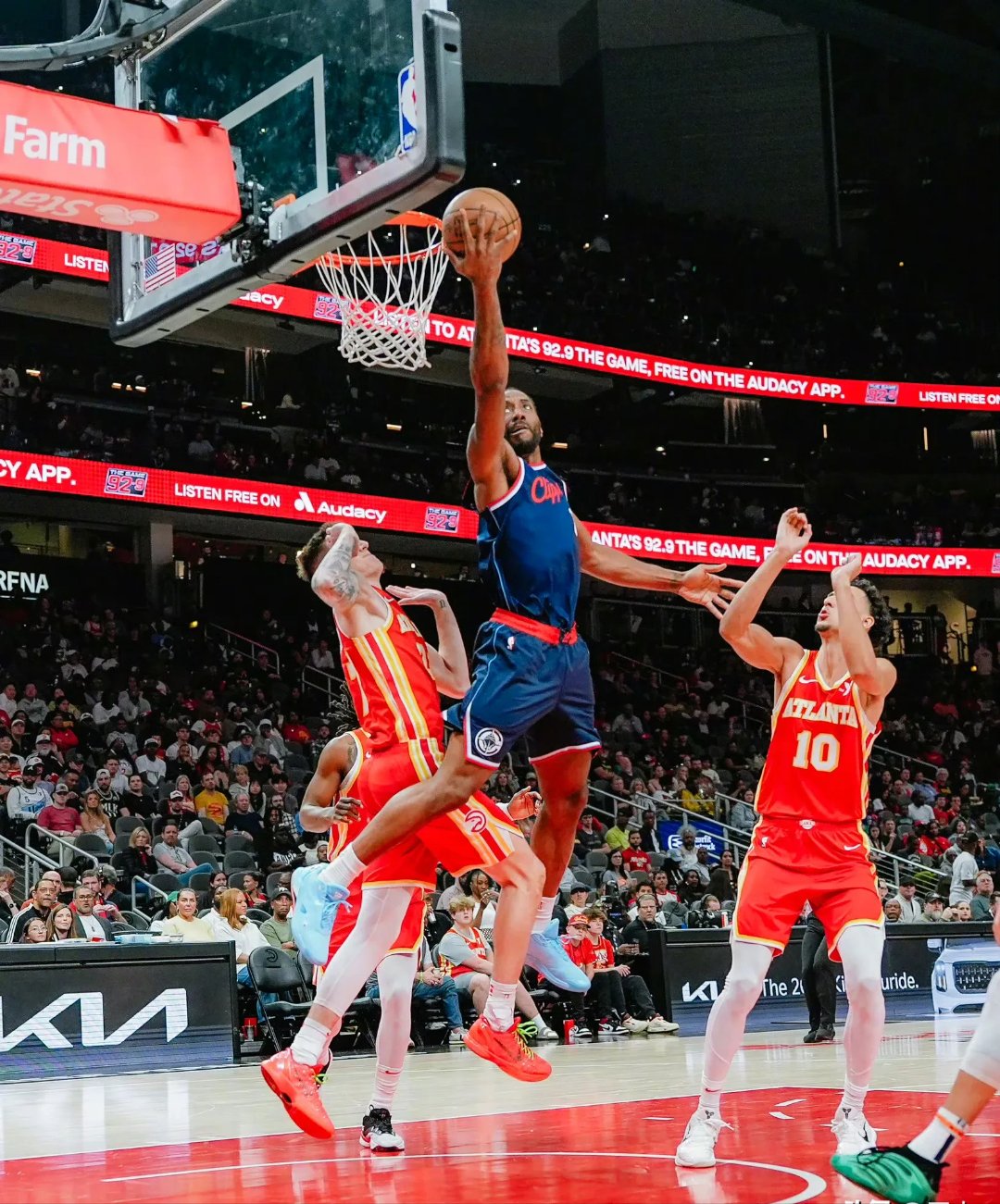 洛杉矶快船发布备战花絮，关键时刻单刀错失，欧篮联任务艰巨，控场能力受关注